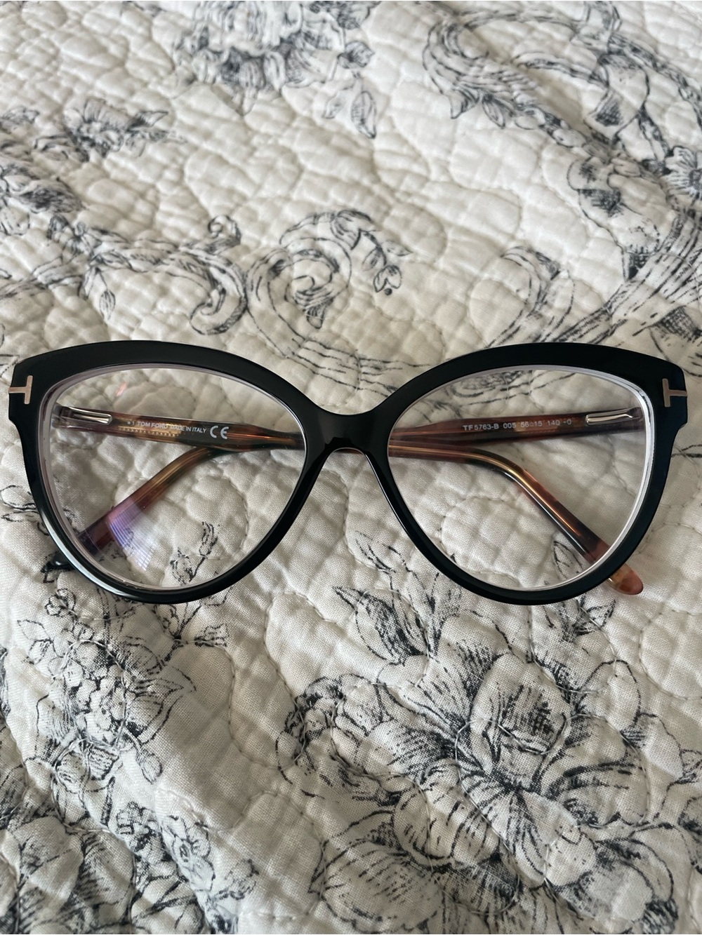 TOM FORD TF5763
Cat-Eye Eyeglasses